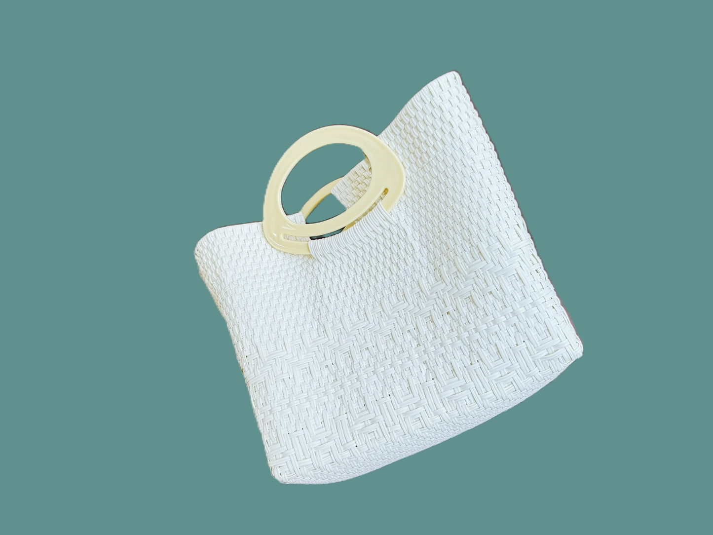 Bolsa con asas de plástico